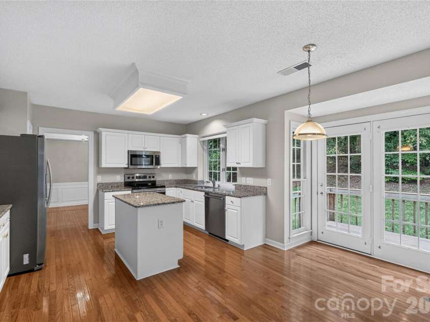 5726 Swanston Drive, Charlotte, NC 28269.  MLS# CAR4425561, YatesRealty ID 51217. 