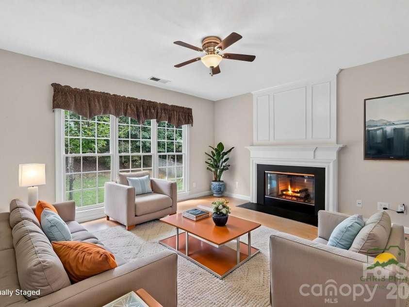5726 Swanston Drive, Charlotte, NC 28269.  MLS# CAR4425561, YatesRealty ID 51217. 