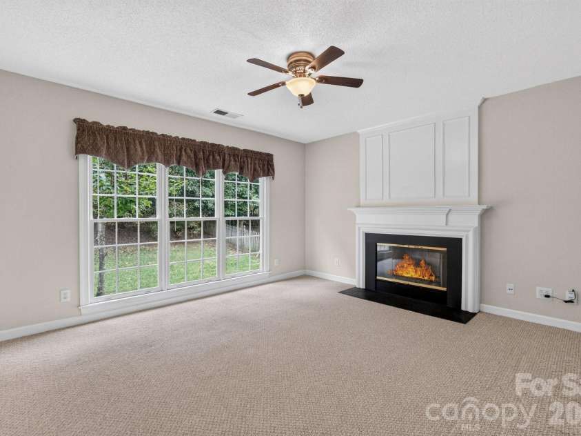 5726 Swanston Drive, Charlotte, NC 28269.  MLS# CAR4425561, YatesRealty ID 51217. 