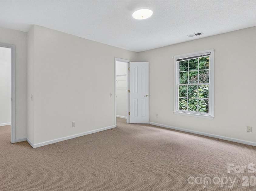 5726 Swanston Drive, Charlotte, NC 28269.  MLS# CAR4425561, YatesRealty ID 51217. 