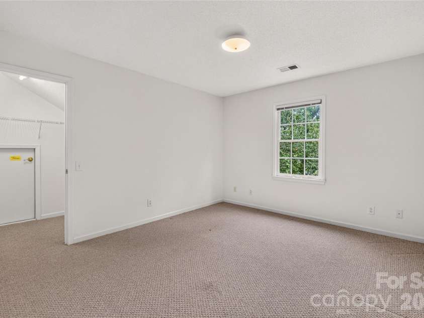 5726 Swanston Drive, Charlotte, NC 28269.  MLS# CAR4425561, YatesRealty ID 51217. 