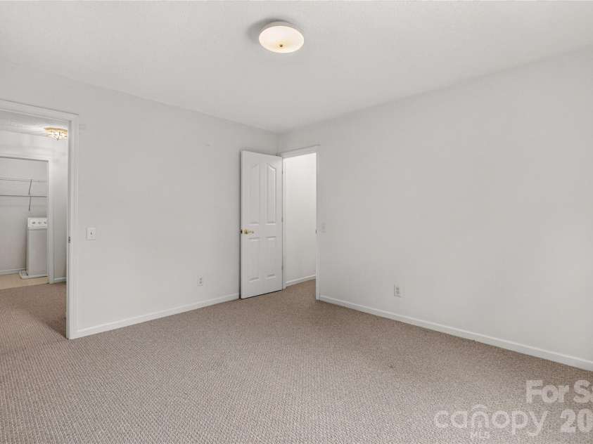 5726 Swanston Drive, Charlotte, NC 28269.  MLS# CAR4425561, YatesRealty ID 51217. 