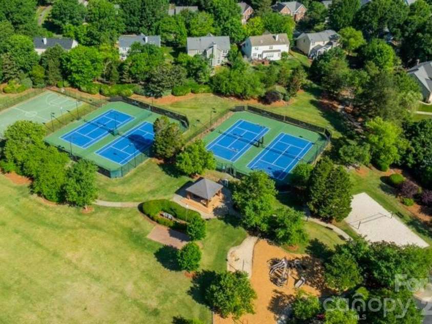5726 Swanston Drive, Charlotte, NC 28269.  MLS# CAR4425561, YatesRealty ID 51217. 