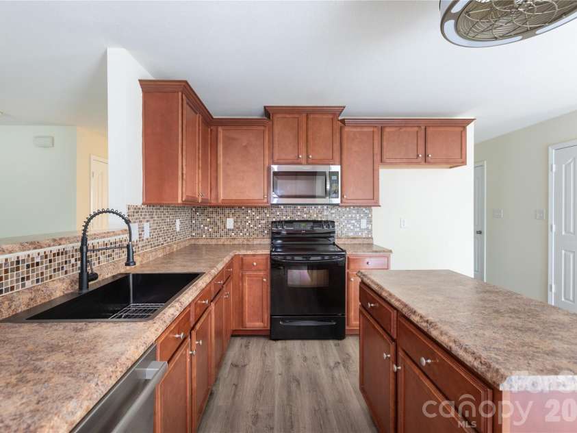 13925 Allison Forest Trail, Charlotte, NC 28278.  MLS# CAR4419157, YatesRealty ID 51218. 
