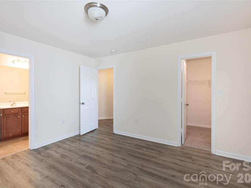 13925 Allison Forest Trail, Charlotte, NC 28278.  MLS# CAR4419157, YatesRealty ID 51218. 