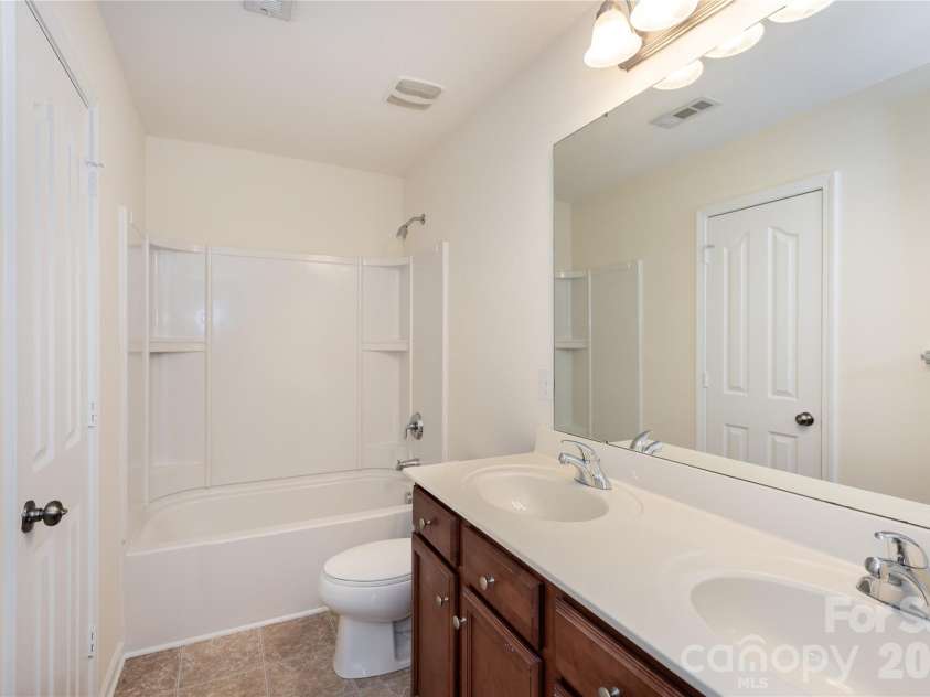 13925 Allison Forest Trail, Charlotte, NC 28278.  MLS# CAR4419157, YatesRealty ID 51218. 