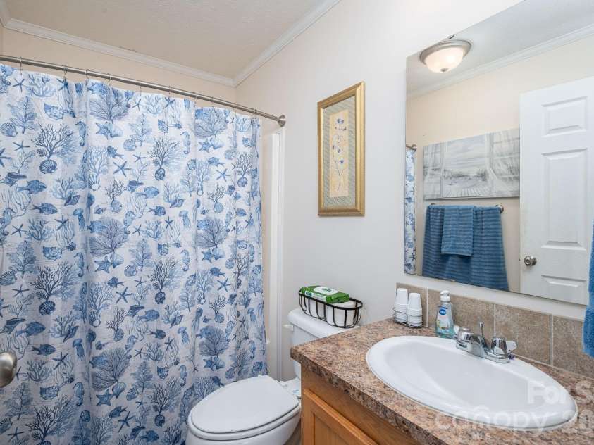 2224 Sterling Ridge Drive, Newton, NC 28658.  MLS# CAR4425177, YatesRealty ID 51219. Bath