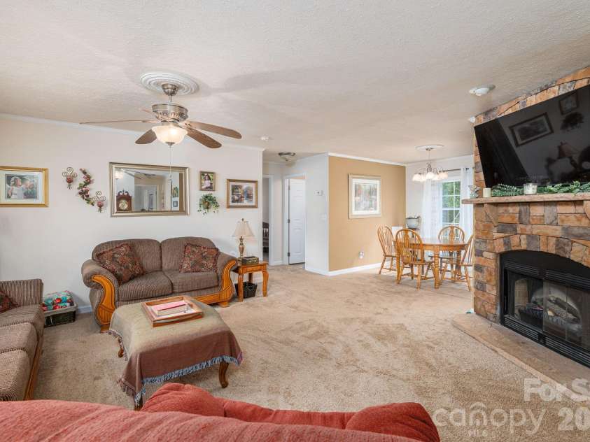 2224 Sterling Ridge Drive, Newton, NC 28658.  MLS# CAR4425177, YatesRealty ID 51219. Den