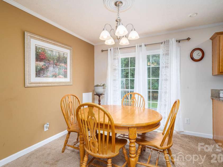 2224 Sterling Ridge Drive, Newton, NC 28658.  MLS# CAR4425177, YatesRealty ID 51219. Dining