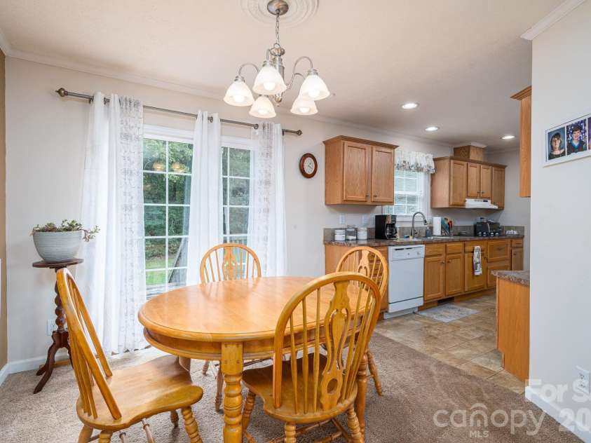 2224 Sterling Ridge Drive, Newton, NC 28658.  MLS# CAR4425177, YatesRealty ID 51219. Dining