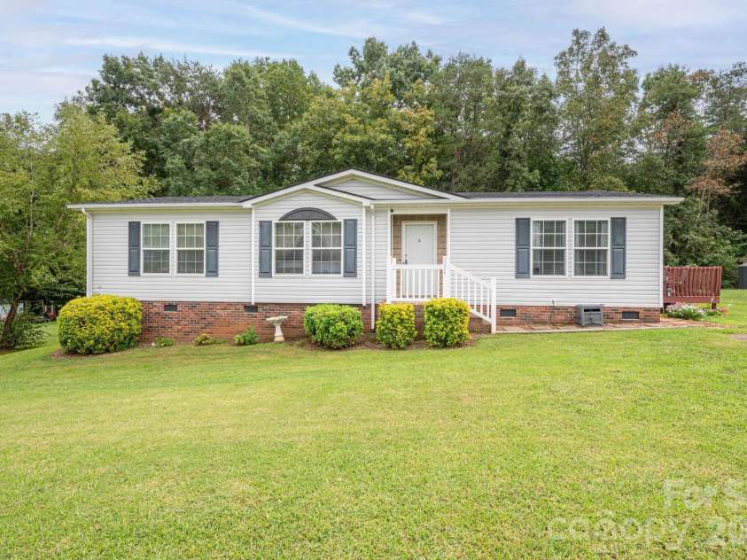 2224 Sterling Ridge Drive, Newton, NC 28658.  MLS# CAR4425177, YatesRealty ID 51219. Front View Center