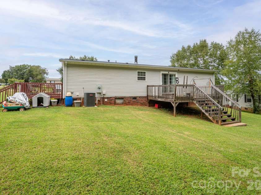 2224 Sterling Ridge Drive, Newton, NC 28658.  MLS# CAR4425177, YatesRealty ID 51219. Reasr View