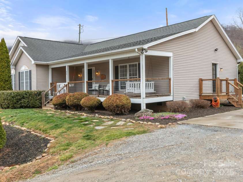 35 Donaldson Place, Waynesville, NC 28786.  MLS# CAR4239581, YatesRealty ID 5122. 