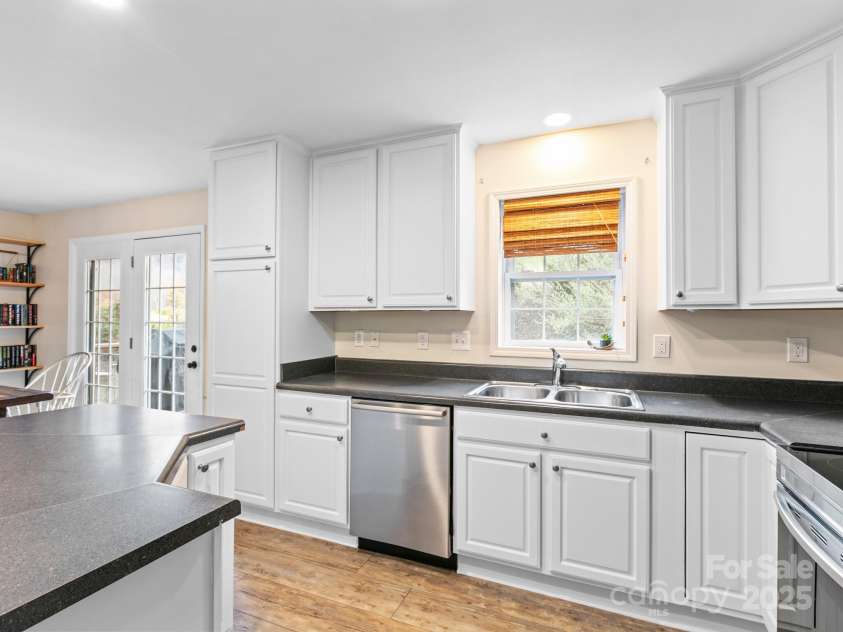 35 Donaldson Place, Waynesville, NC 28786.  MLS# CAR4239581, YatesRealty ID 5122. 