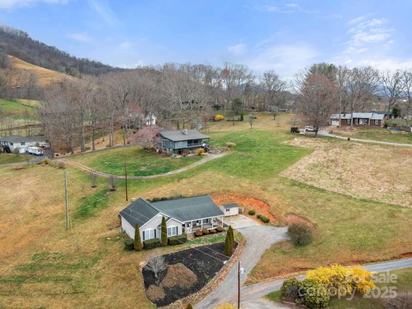 35 Donaldson Place, Waynesville, NC 28786.  MLS# CAR4239581, YatesRealty ID 5122. 