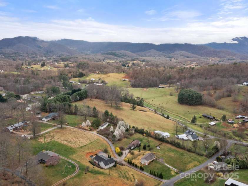 35 Donaldson Place, Waynesville, NC 28786.  MLS# CAR4239581, YatesRealty ID 5122. 
