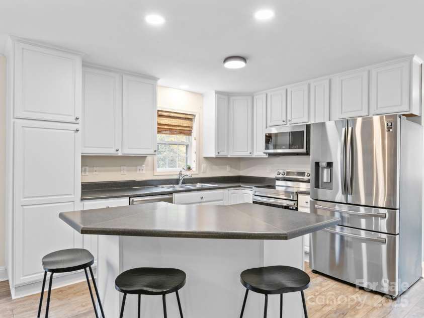 35 Donaldson Place, Waynesville, NC 28786.  MLS# CAR4239581, YatesRealty ID 5122. Updated kitchen with island and new Samappliances.