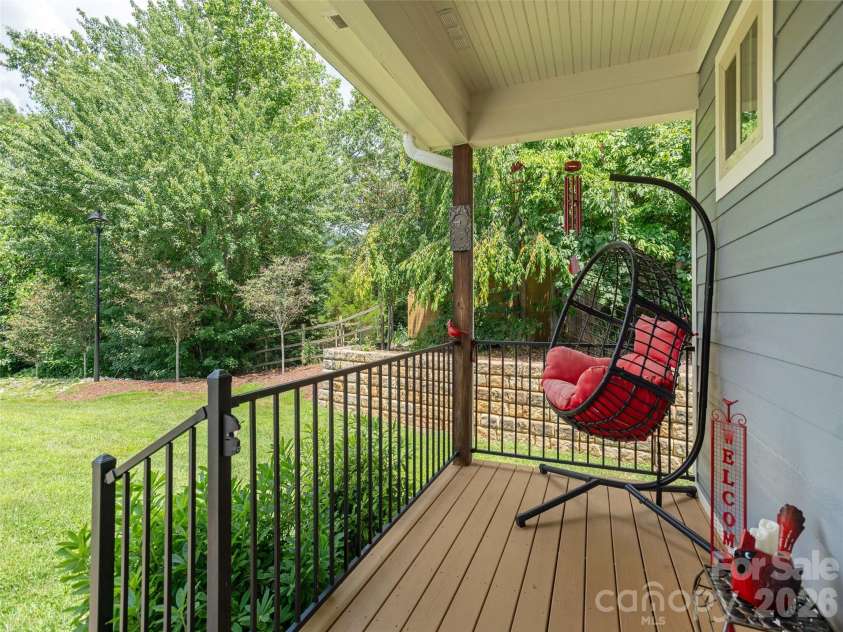 37 Thornes Lane, Asheville, NC 28805.  MLS# CAR4282627, YatesRealty ID 5122. 