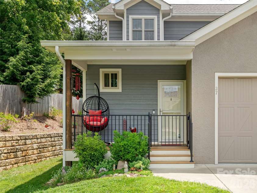 37 Thornes Lane, Asheville, NC 28805.  MLS# CAR4282627, YatesRealty ID 5122. 