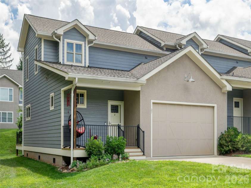 37 Thornes Lane, Asheville, NC 28805.  MLS# CAR4282627, YatesRealty ID 5122. 