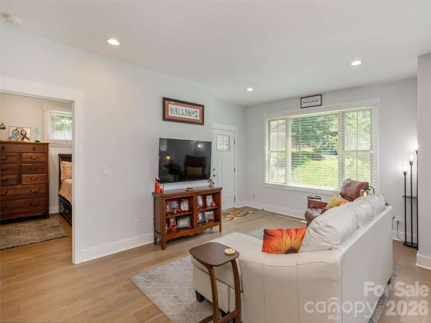 37 Thornes Lane, Asheville, NC 28805.  MLS# CAR4282627, YatesRealty ID 5122. 