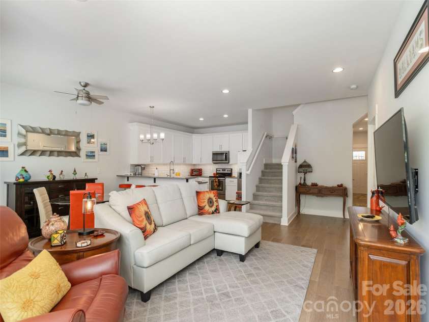 37 Thornes Lane, Asheville, NC 28805.  MLS# CAR4282627, YatesRealty ID 5122. 