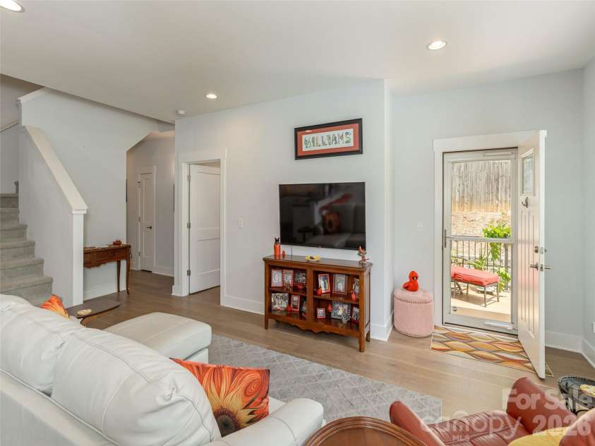 37 Thornes Lane, Asheville, NC 28805.  MLS# CAR4282627, YatesRealty ID 5122. 