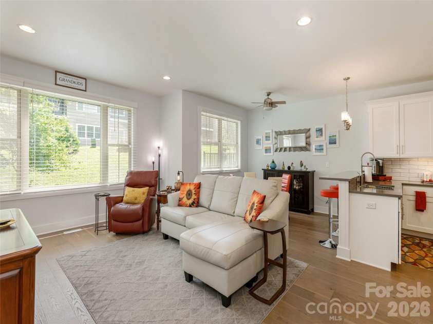 37 Thornes Lane, Asheville, NC 28805.  MLS# CAR4282627, YatesRealty ID 5122. 