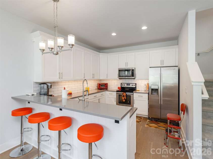 37 Thornes Lane, Asheville, NC 28805.  MLS# CAR4282627, YatesRealty ID 5122. 