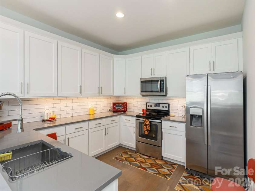 37 Thornes Lane, Asheville, NC 28805.  MLS# CAR4282627, YatesRealty ID 5122. 