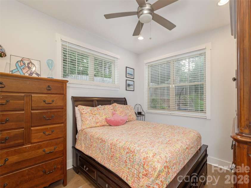 37 Thornes Lane, Asheville, NC 28805.  MLS# CAR4282627, YatesRealty ID 5122. 