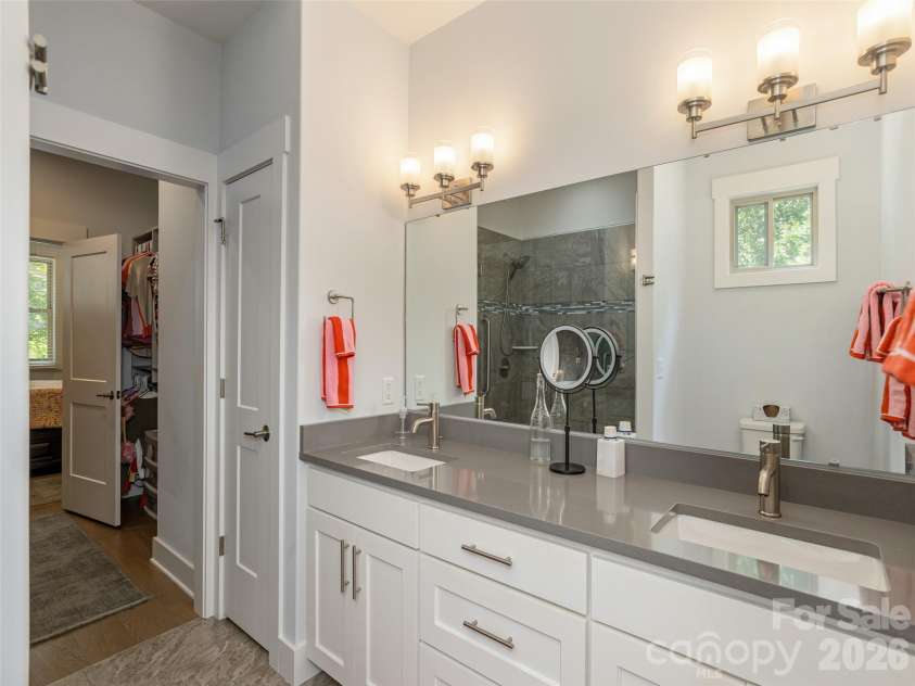 37 Thornes Lane, Asheville, NC 28805.  MLS# CAR4282627, YatesRealty ID 5122. 