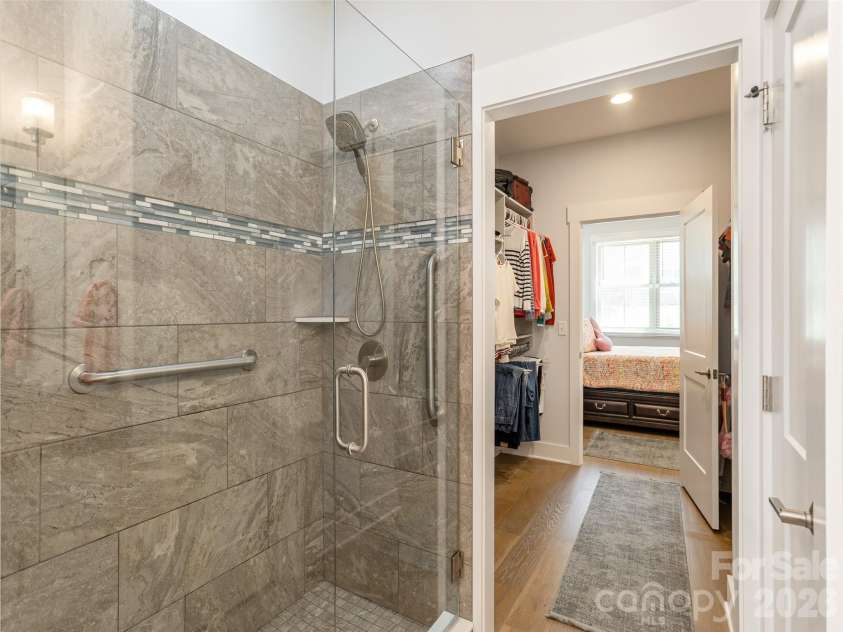 37 Thornes Lane, Asheville, NC 28805.  MLS# CAR4282627, YatesRealty ID 5122. 
