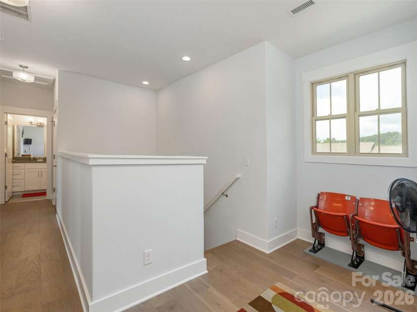 37 Thornes Lane, Asheville, NC 28805.  MLS# CAR4282627, YatesRealty ID 5122. 