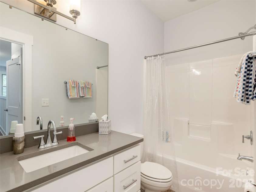 37 Thornes Lane, Asheville, NC 28805.  MLS# CAR4282627, YatesRealty ID 5122. 