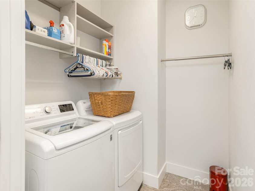 37 Thornes Lane, Asheville, NC 28805.  MLS# CAR4282627, YatesRealty ID 5122. 