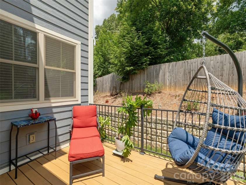 37 Thornes Lane, Asheville, NC 28805.  MLS# CAR4282627, YatesRealty ID 5122. 