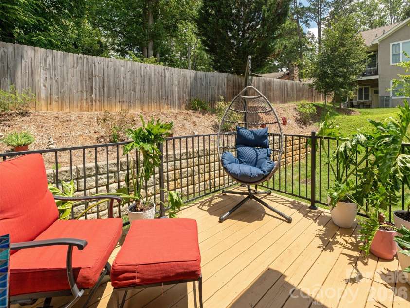 37 Thornes Lane, Asheville, NC 28805.  MLS# CAR4282627, YatesRealty ID 5122. 