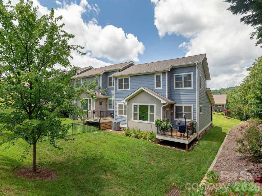 37 Thornes Lane, Asheville, NC 28805.  MLS# CAR4282627, YatesRealty ID 5122. 