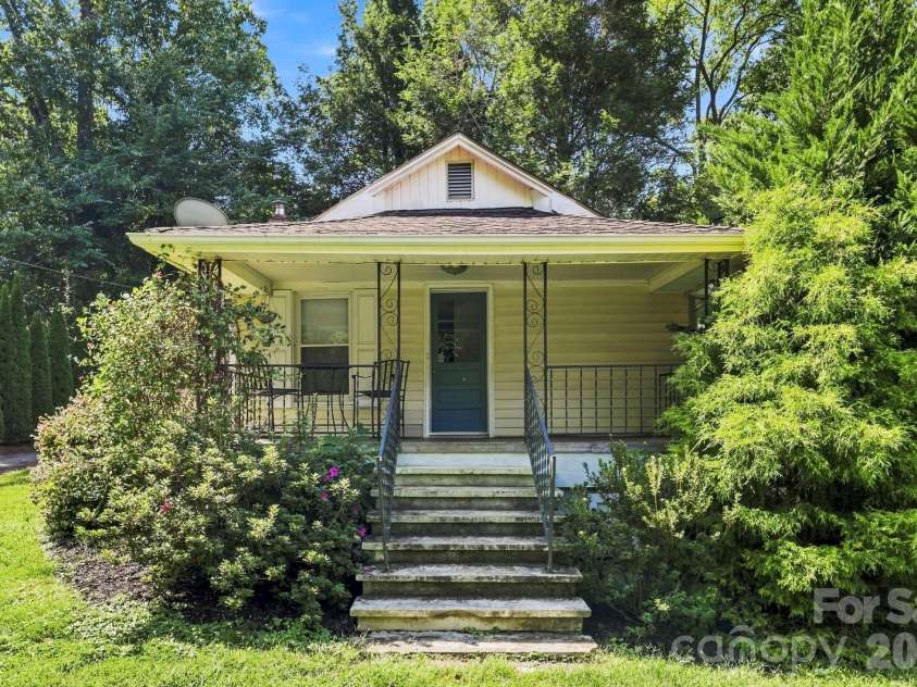 221 Fork Road, Black Mountain, NC 28711.  MLS# CAR4422687, YatesRealty ID 51220. 