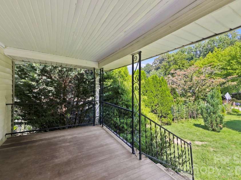 221 Fork Road, Black Mountain, NC 28711.  MLS# CAR4422687, YatesRealty ID 51220. 
