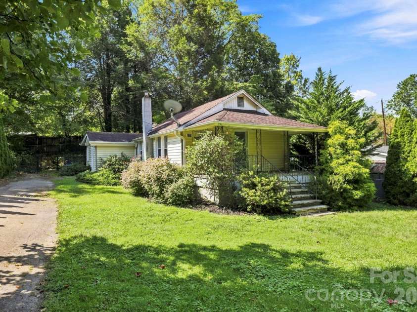 221 Fork Road, Black Mountain, NC 28711.  MLS# CAR4422687, YatesRealty ID 51220. 