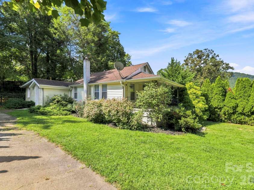 221 Fork Road, Black Mountain, NC 28711.  MLS# CAR4422687, YatesRealty ID 51220. 