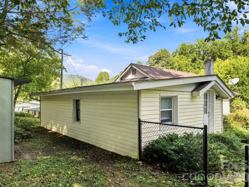 221 Fork Road, Black Mountain, NC 28711.  MLS# CAR4422687, YatesRealty ID 51220. 