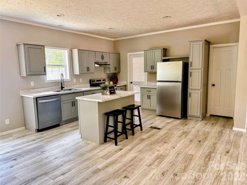 105 Cottontail Lane, Statesville, NC 28677.  MLS# CAR4424537, YatesRealty ID 51221. Kitchen w/walk-in pantry