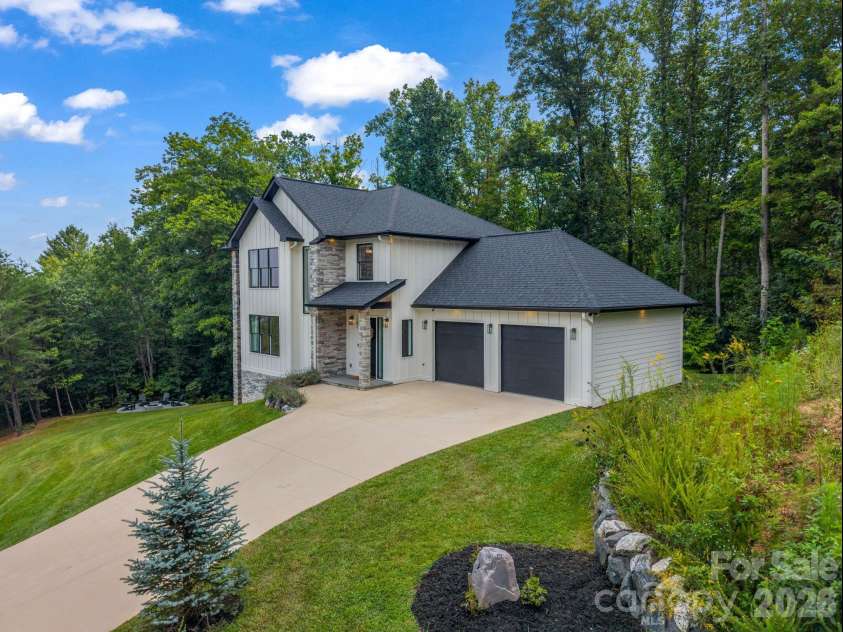 101 Balsamwood Road, Leicester, NC 28748.  MLS# CAR4425573, YatesRealty ID 51222. 