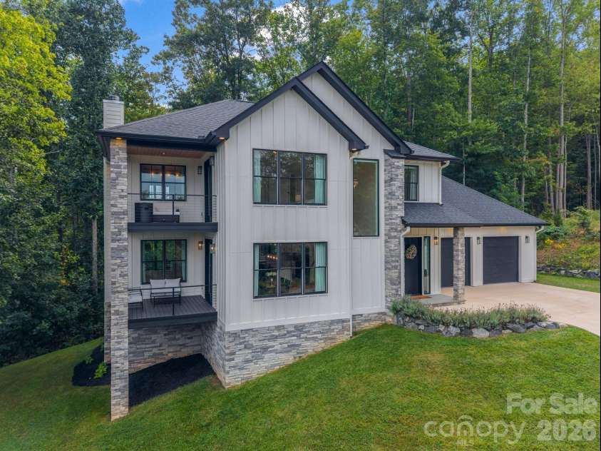 101 Balsamwood Road, Leicester, NC 28748.  MLS# CAR4425573, YatesRealty ID 51222. 