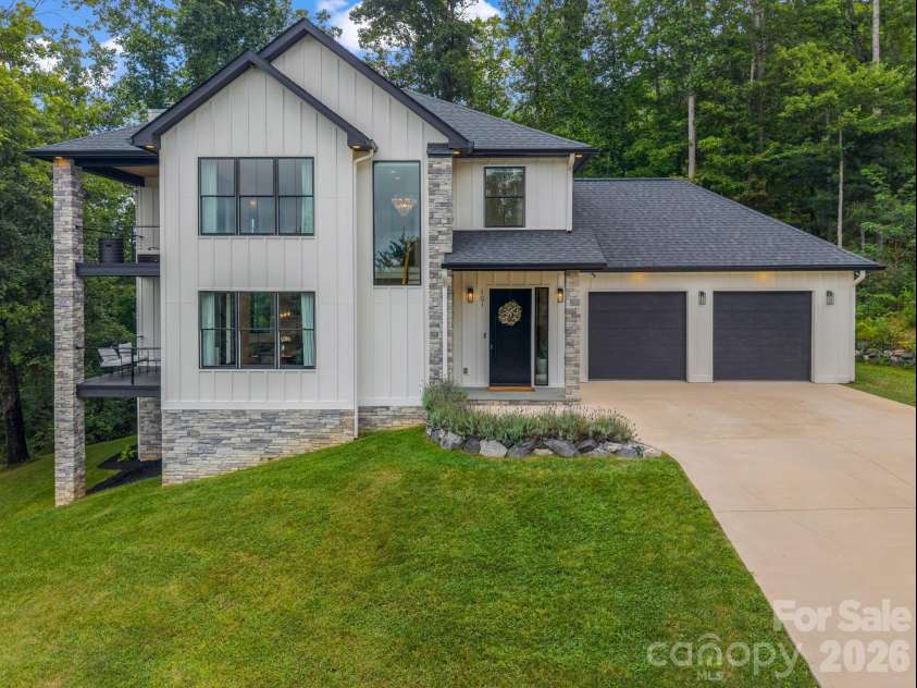 101 Balsamwood Road, Leicester, NC 28748.  MLS# CAR4425573, YatesRealty ID 51222. 