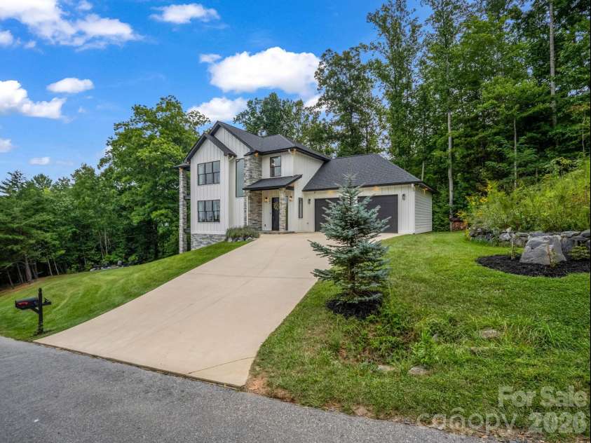 101 Balsamwood Road, Leicester, NC 28748.  MLS# CAR4425573, YatesRealty ID 51222. 
