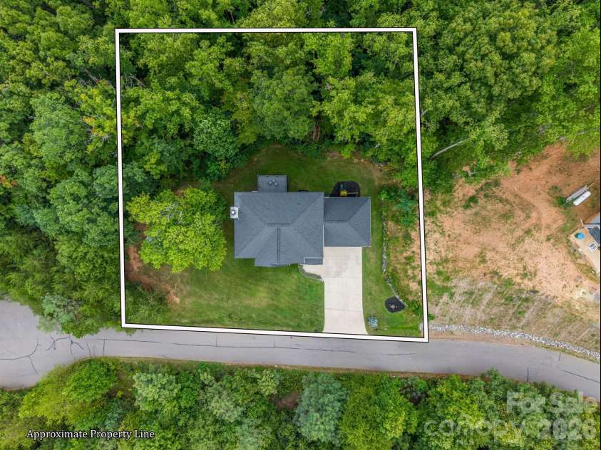 101 Balsamwood Road, Leicester, NC 28748.  MLS# CAR4425573, YatesRealty ID 51222. 